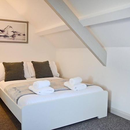 Modern Attic Studio Apartment With Harbour Views Penzance Exterior photo