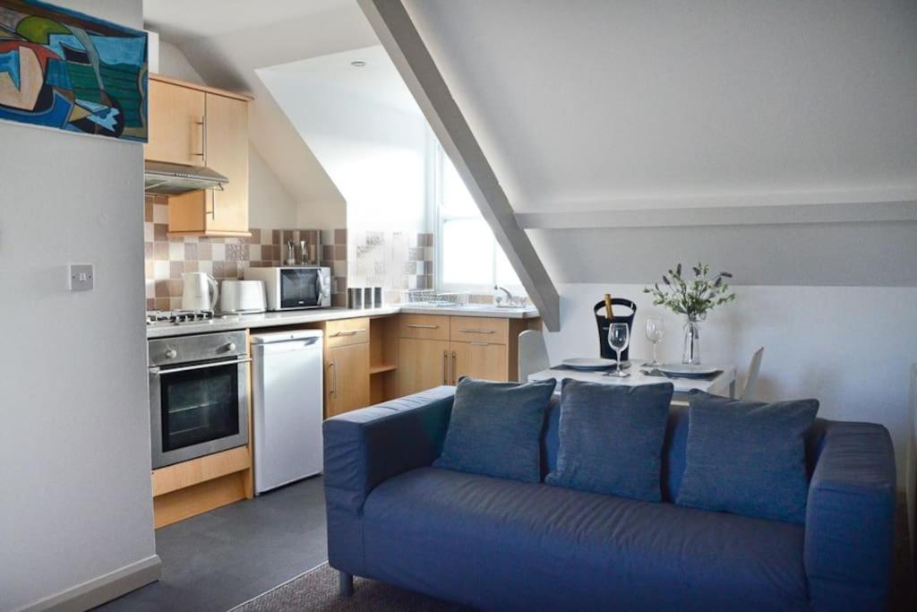 Modern Attic Studio Apartment With Harbour Views Penzance Exterior photo