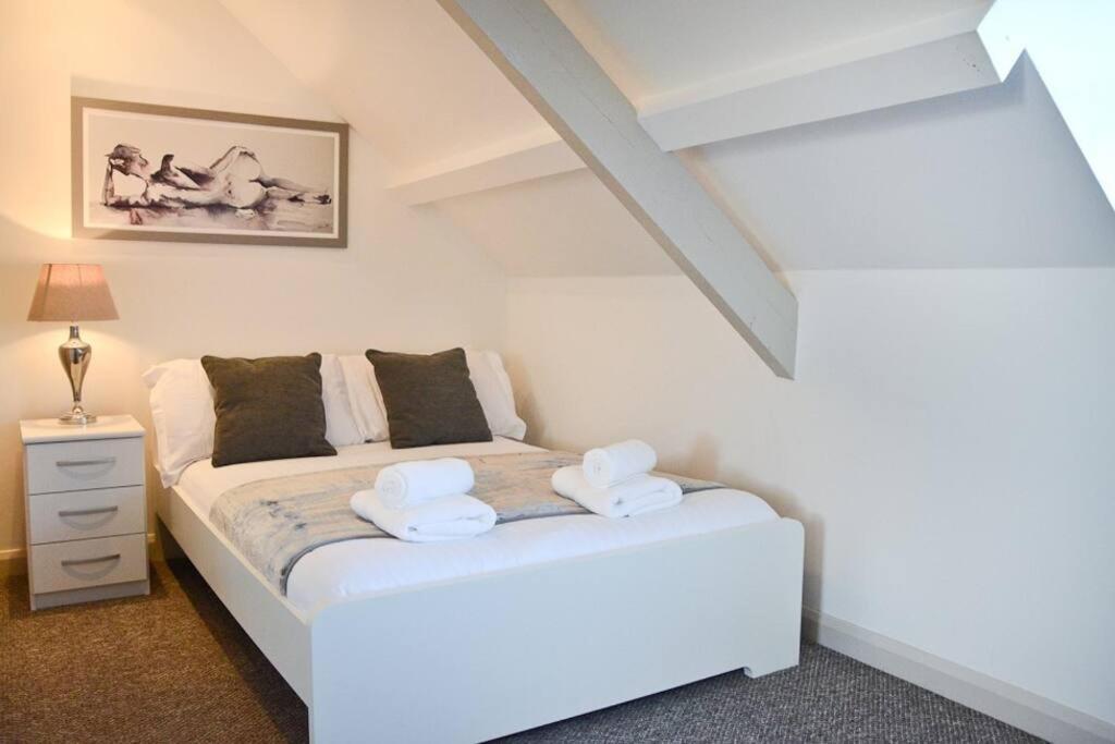 Modern Attic Studio Apartment With Harbour Views Penzance Exterior photo